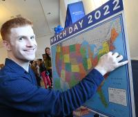 A VP&S medical student pins his residency to a map of the United States.